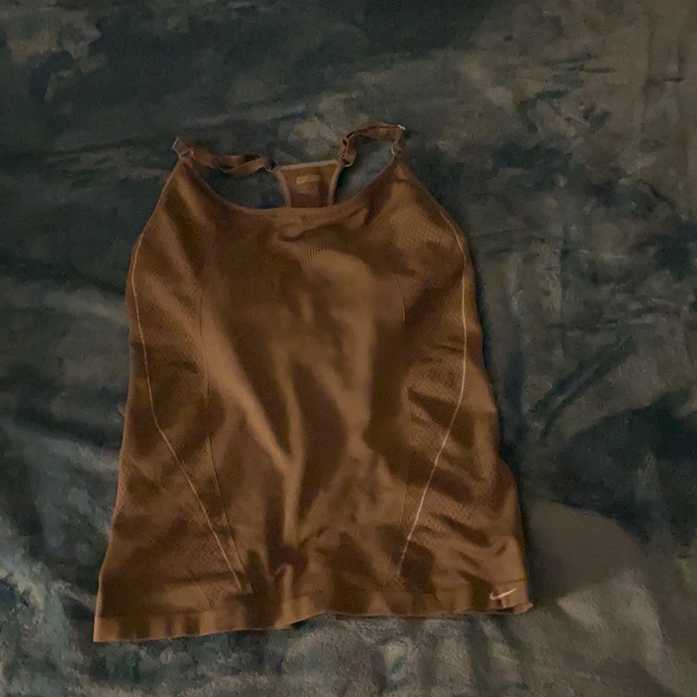 🚨Nike Tank built in bra🚨